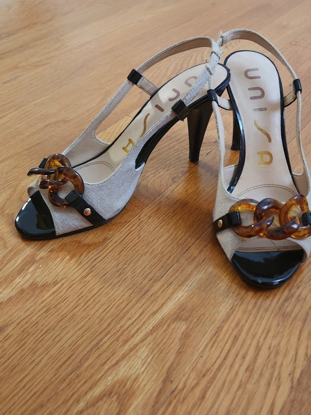 Size 6 Sleek Slingback Unisa Pump